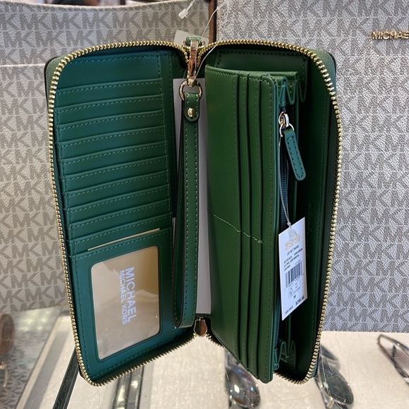 Michael Kors Giftables Lg ZA Continental Wallet Phone Holder Wristlet Fern Green - Picture 16 of 16